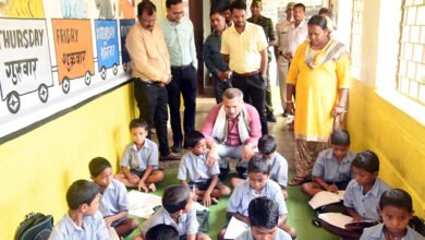 कलेक्टर ने सचिव को किया सस्पेंड, बीईओ को भेजा नोटिस
